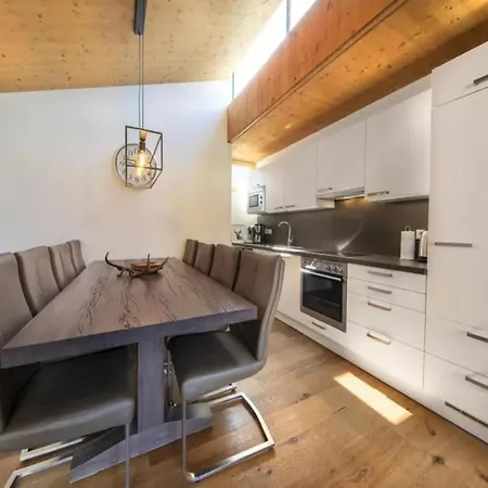 Stylish Retreat Near Wildkogel Gondola 別荘 *