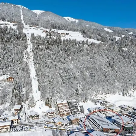 Stylish Retreat Near Wildkogel Gondola 別荘 *